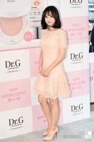 韩金智媛以一身淡雅装扮亮相某化妆品品牌举行的签名会现场-爱主播