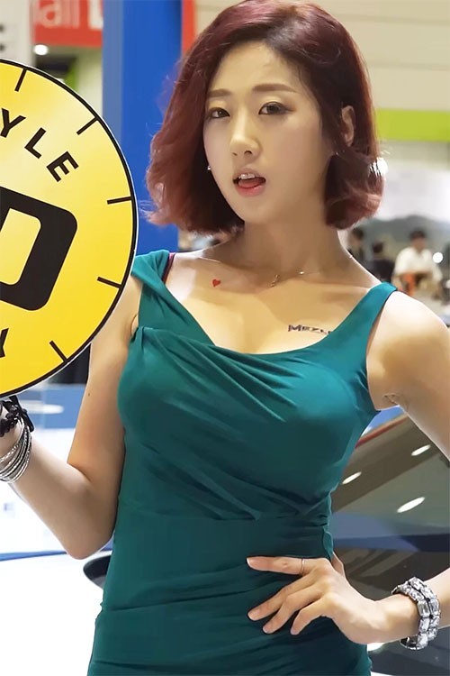 2016 韩国首尔车展美女车模饭拍秀-27【39.5 MB】