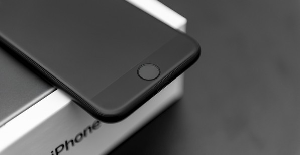 iPhone 8真是侧面指纹！按压拨打紧急电话。