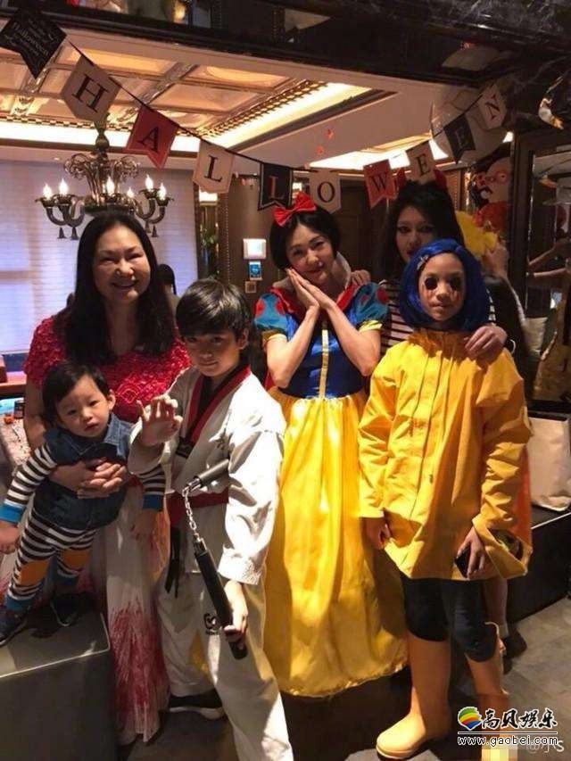 明星们庆祝万圣节,画风跨度有点大：可怕or可爱？