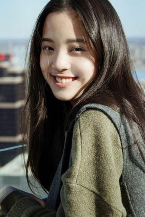 欧阳娜娜助流浪小猫过冬，邀表姐共同传递冬日暖流
