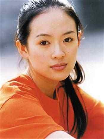 大陆女星章子怡21年前女大学生时期旧照被翻出:绑马尾,甜笑青涩模样