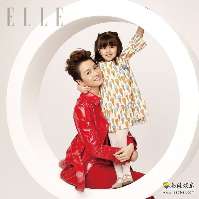 官方微博分享梁咏琪最新封面大片：她携女儿Sofia一同拍摄写真美照