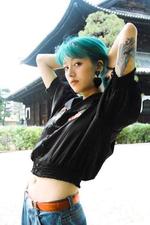 网友曝出李诞女友新照片:五官似清纯萝莉,纹身倒是个性十足!十分狂野