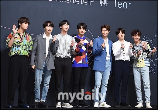 防弹少年团夺得了6月韩国男子组合品牌榜第一名