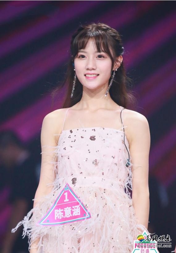 《创造101》陈意涵与胡一天搭档演出《摩天轮的眼泪》:二人最萌身高差