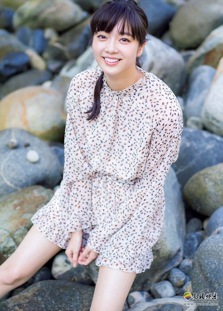 送上新川优爱写真集未公开照合集白色纯洁和黑色妖艳福利同时发放