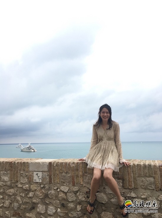 韩国女演员孙艺珍晒出法国南部休假照片：身穿比基尼泳装，身材无赘肉