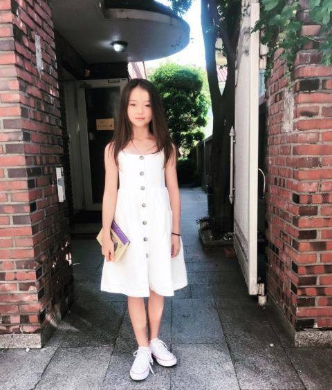 德韩混血童模Ella Gross：正式签约韩国YG事务所！金发弟弟正脸照片曝光