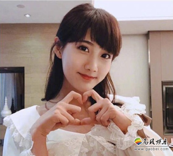 SNH48成员李艺彤大方包场上海黄金地段影院：邀请粉丝观影《邪不压正》
