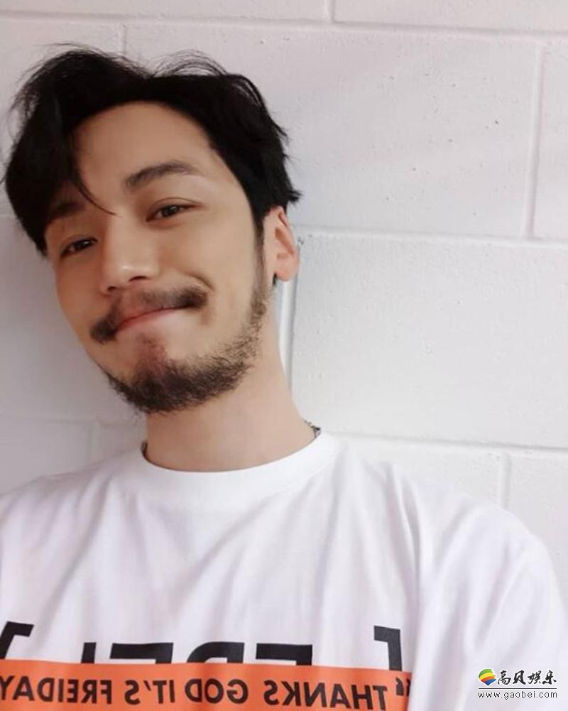 真实蓄须的卞耀汉看起来超有魅力:更有男人味!蓄起胡子非常有型