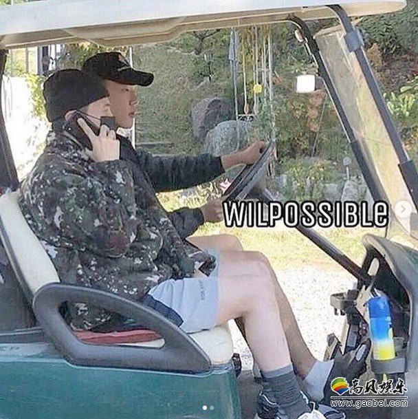 GD坐高尔夫球车的照片公开 网民质疑享用特权不戴军帽