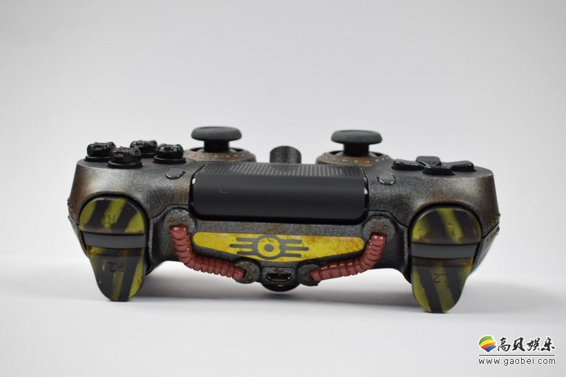 国外玩家打造自制《辐射76》PS4手柄：“动力装甲”风格金属烤漆