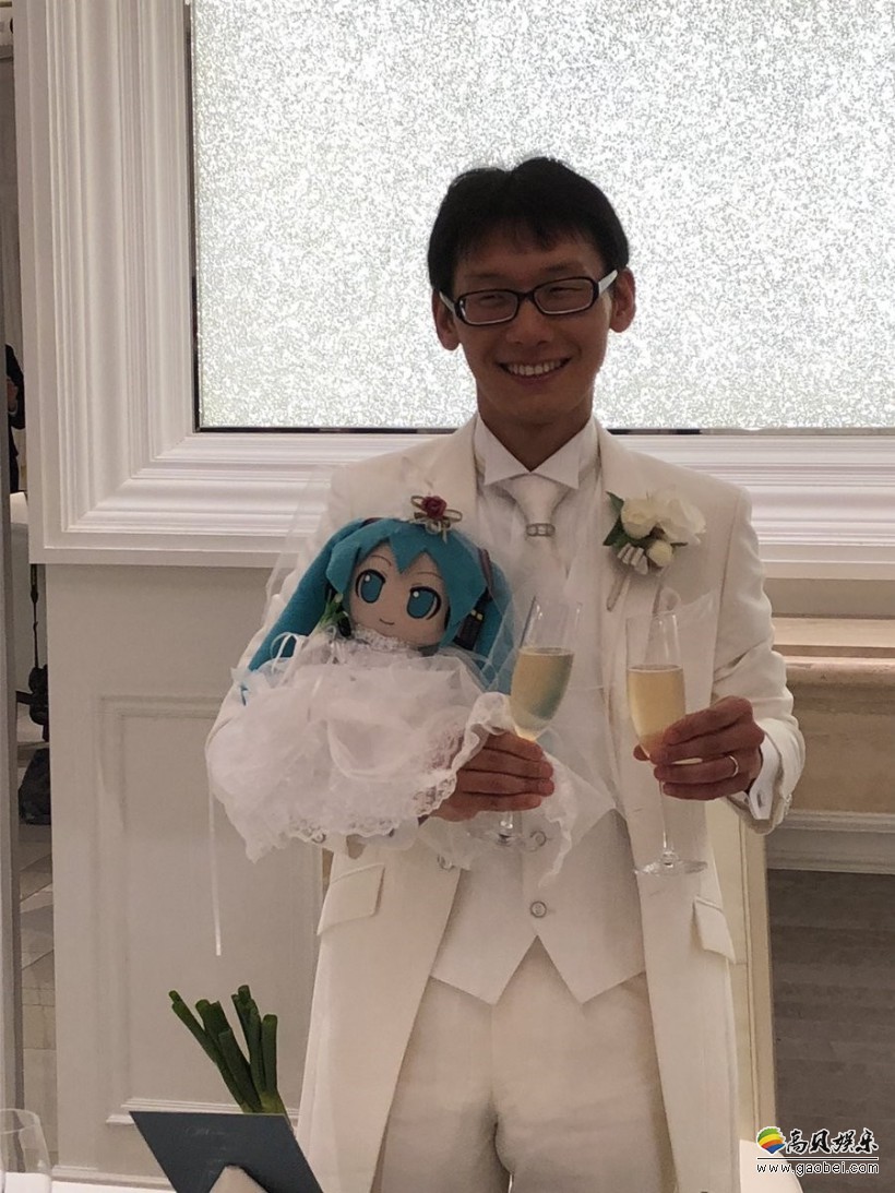 日本东京35岁男子近藤显彦和初音未来举行婚礼:仪式隆重有证婚人