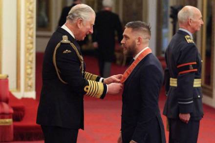 《毒液》演员汤姆哈迪被颁大英帝国司令勋章(CBE)：英国查尔斯王子授勋