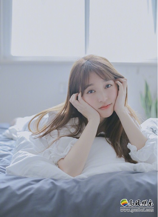 金莎推出四首单曲可谓"是高产劳模":电视剧插曲《着迷》大获好评