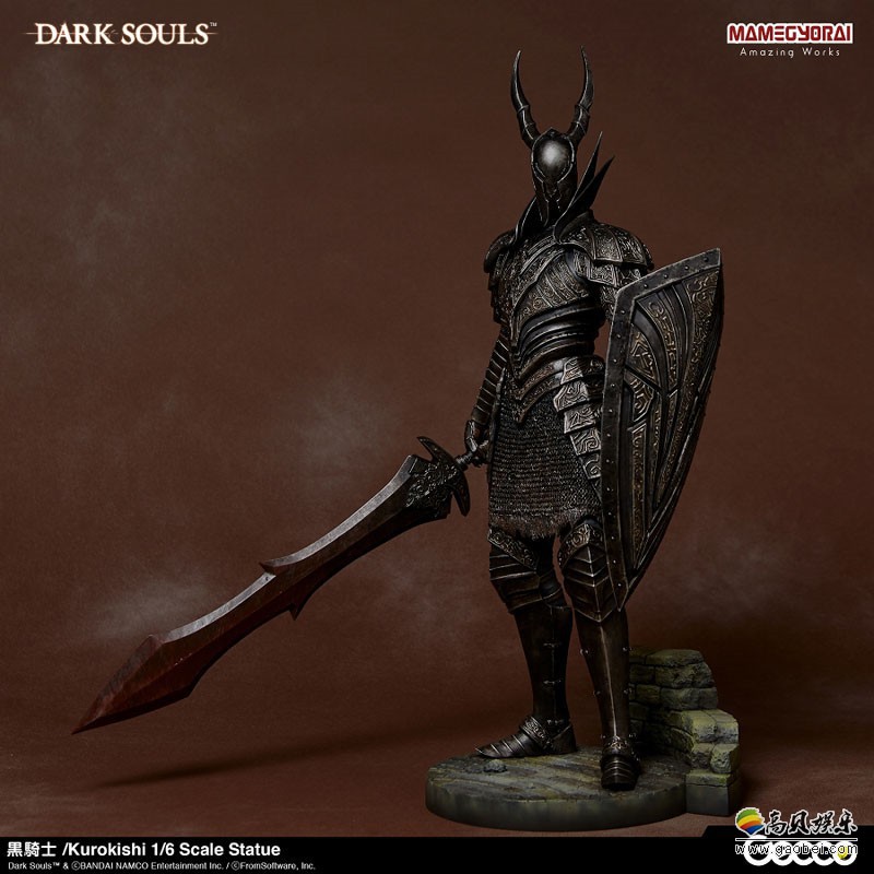 《黑暗之魂》1/6黑骑士手办：做工非常精湛，甲胄和盾牌上花纹刻画精美