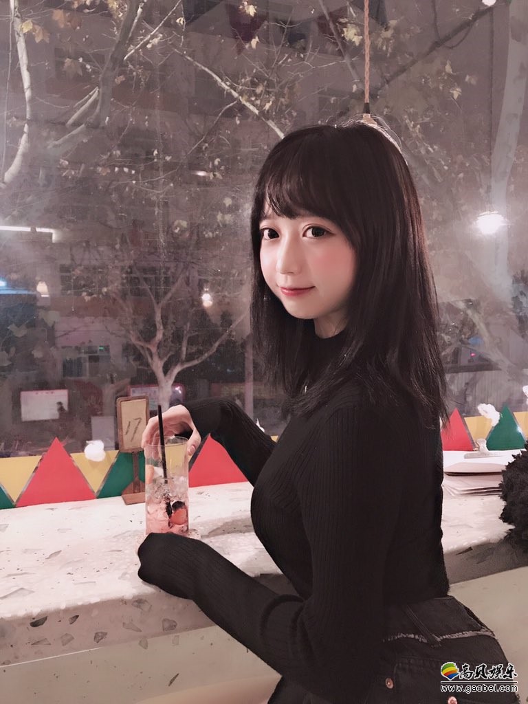 国内小姐姐yami给大家带来她的最新写真作品同样风格同样可爱