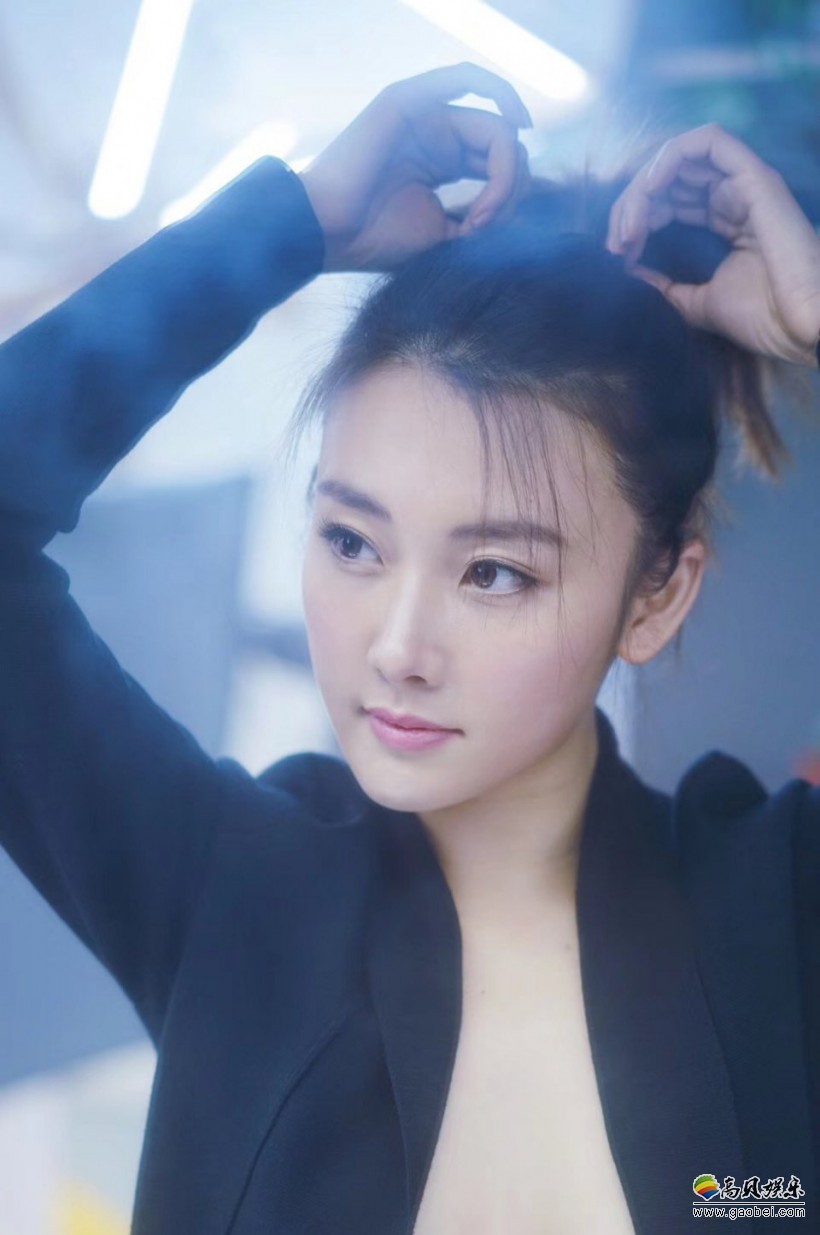 性感90后女演员孙若淇写真照:魔鬼身材,笑容甜美,各方面简直无懈可击