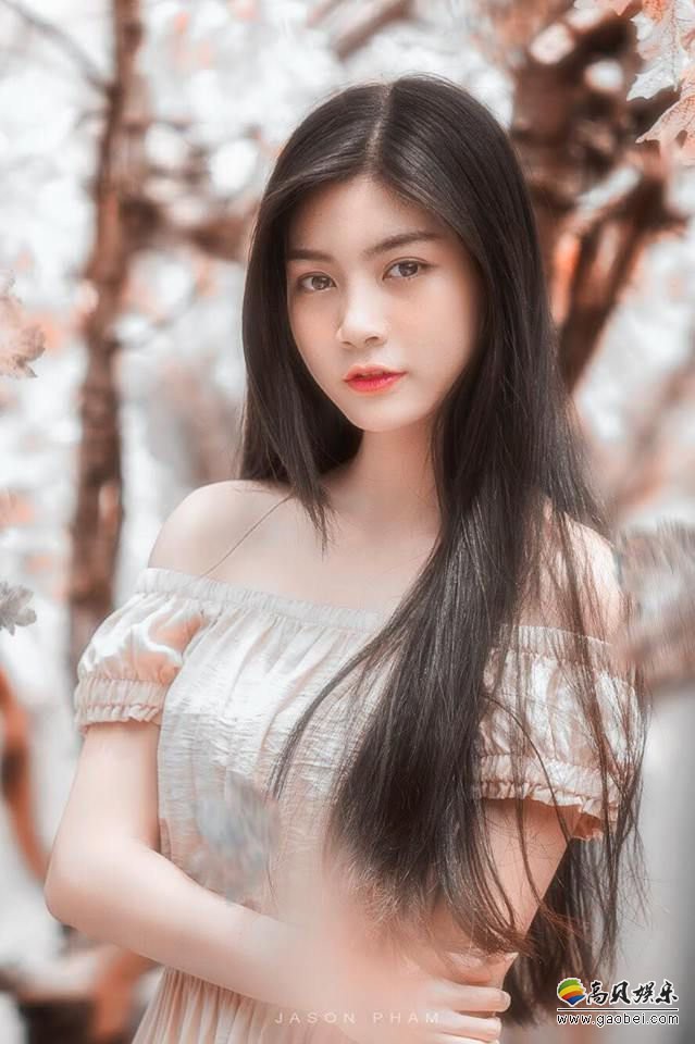 越南校花网红:大大的眼睛十分灵气,天然美颜!笑容超甜"越南周子瑜"