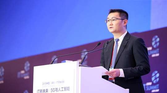 2019中国IT领袖峰会：马化腾发表《5G与AI推动产业互联网发展》演讲