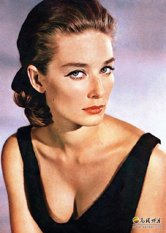 《007》官推公布消息：英国女演员、模特坦妮娅•玛蕾特去世！享年77岁