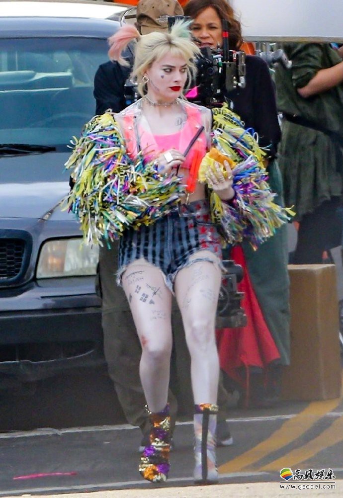 猛禽小队洛杉矶拍摄片场照：小丑女五彩斑斓却不失性感！女神沙雕表情包