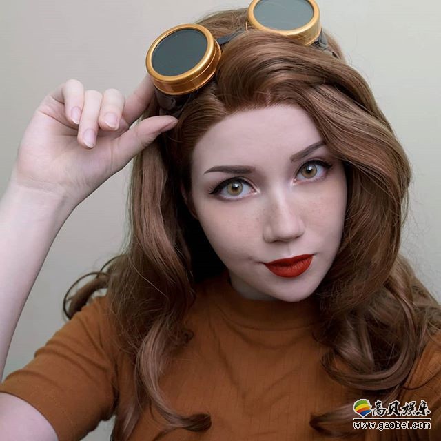 俄罗斯萌妹coser:娇小的脸庞,凹凸有致身材,可爱性感结合淋漓尽致
