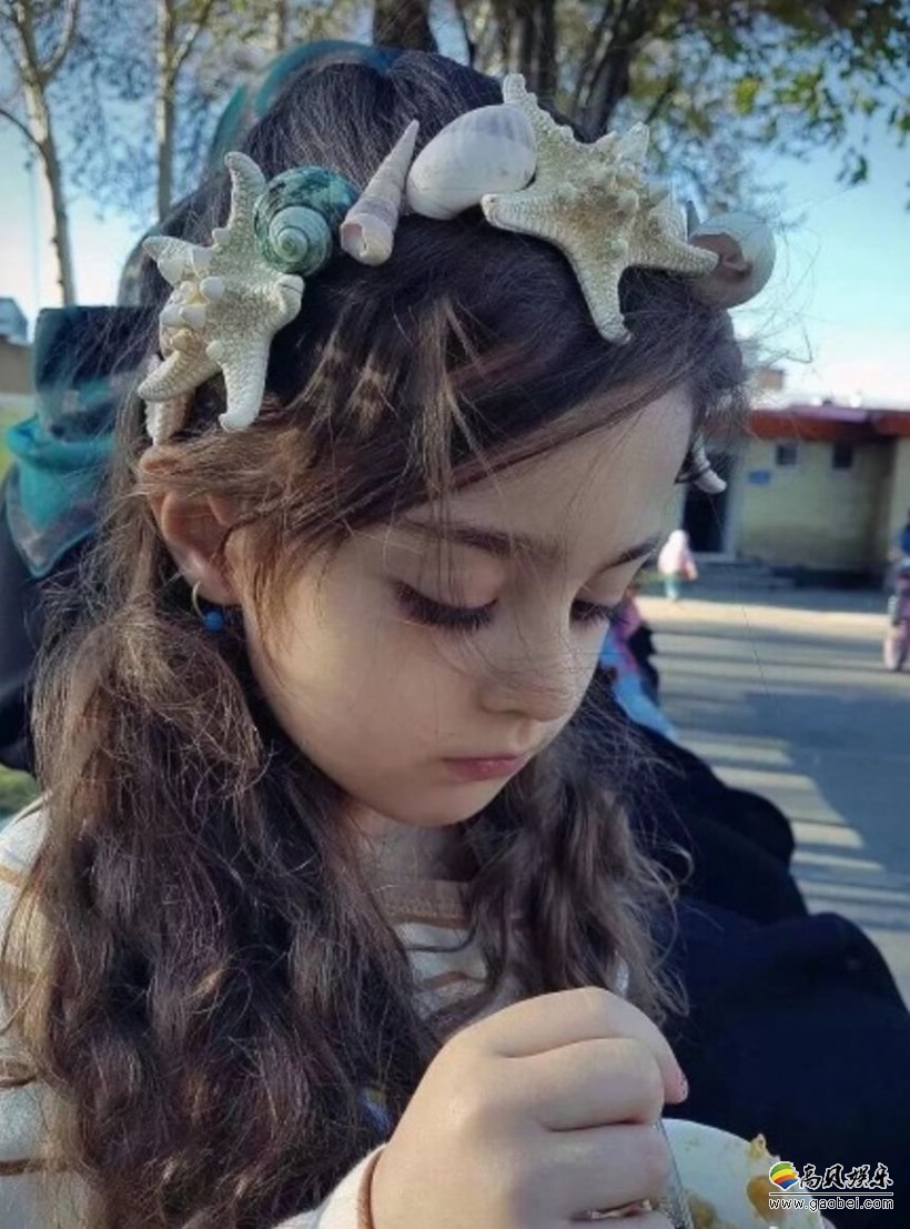 伊朗9岁小美女mahdis:伊朗媒体称她"最美女孩" "全球最美女童"