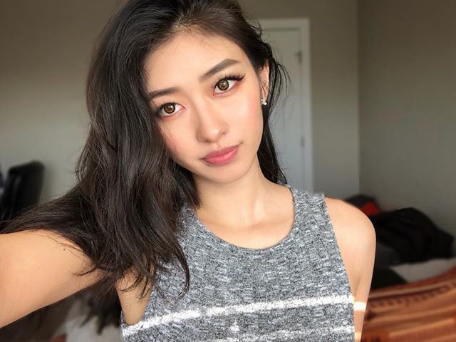 加拿大网红美女vicki她有着火辣的身材迷人电眼更是看得人心神不定