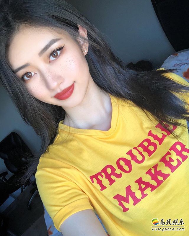 加拿大网红美女vicki她有着火辣的身材迷人电眼更是看得人心神不定