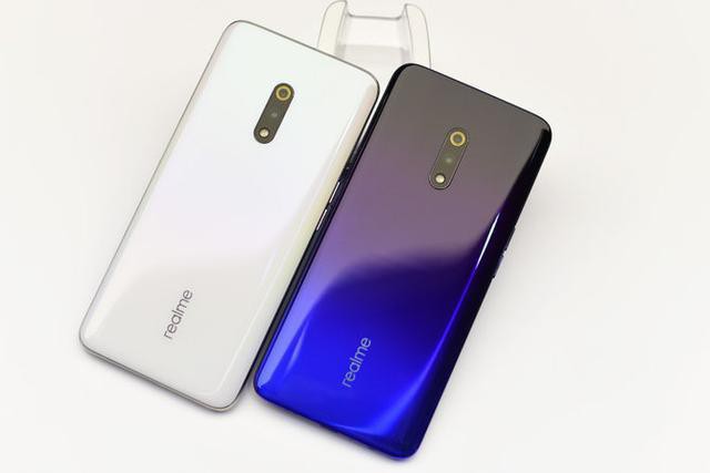 realme X真机图赏：6.5英寸AMOLED显示屏，升降摄像头，屏占比91.2%
