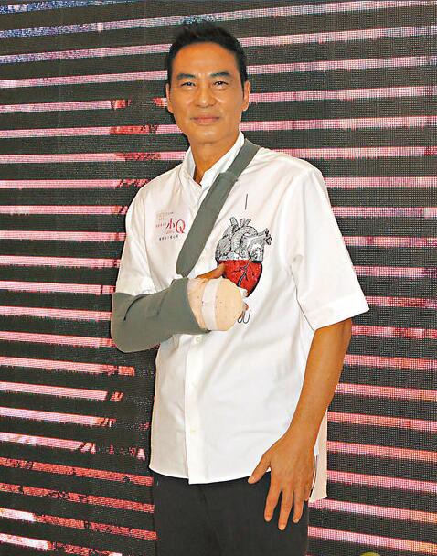 任达华广东出席活动被男子持刀刺伤：如今他已经恢复不少！近日开始复工