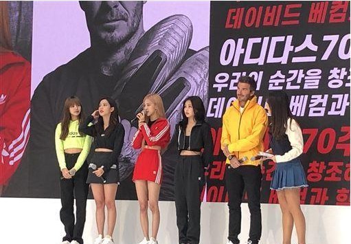 贝克汉姆抵达首尔出席品牌活动，品牌邀到女团BLACKPINK出席与他同台