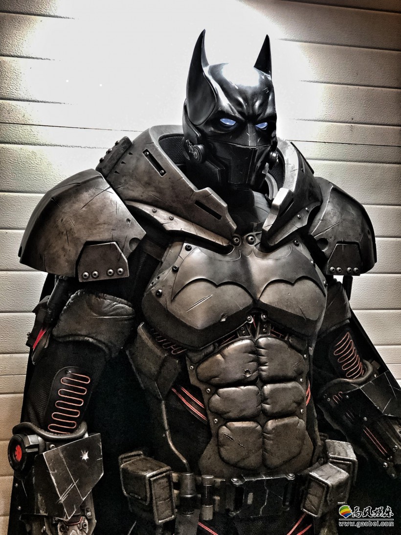 cosplay大神耗时两年制作蝙蝠侠xe装甲!装甲细节部分惊人,还原度超高