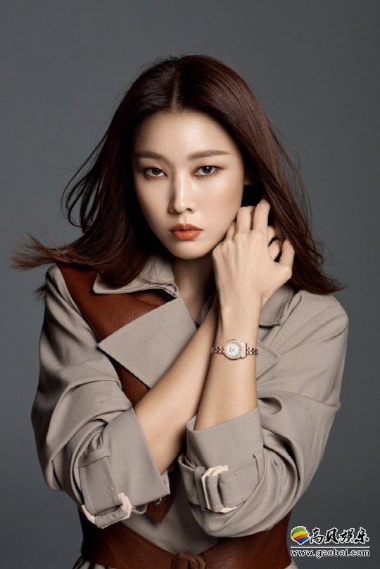 韩国女模特韩惠珍一组最新杂志写真近日在网上曝光，吸引了广大粉丝目光