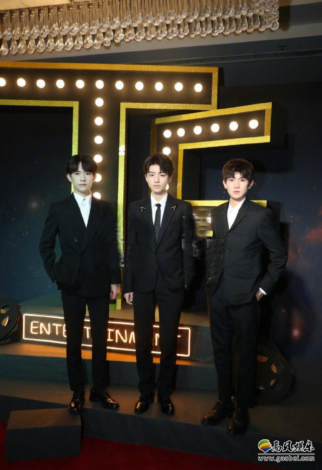 tfboys官微晒出王俊凯,王源,易烊千玺活动造型图!三人黑色西装亮相