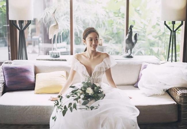 happymarried公开全慧彬峇里岛婚纱照身穿白色婚纱展现出美丽姿态