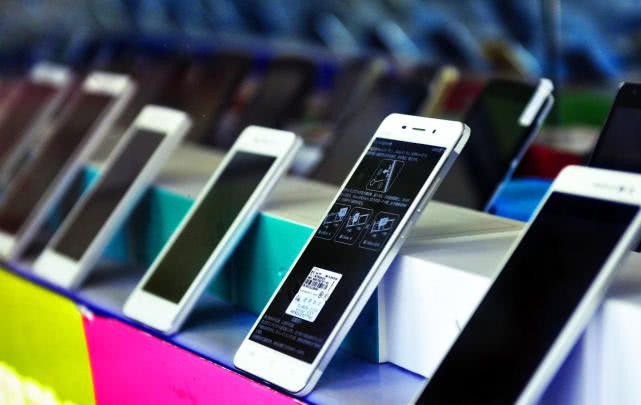 英国调研机构发布最新中国手机市场报告！销量为3.69亿部，同比下滑7%