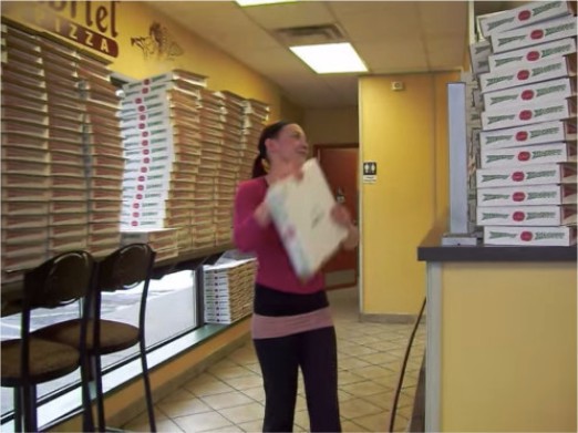 《寄生虫》荣获奥斯卡Gray折披萨盒速度视频破150万次观看，破千订阅者