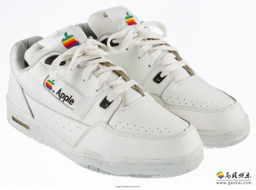 据外媒报道“20世纪末苹果电脑运动鞋”被拍卖！拍卖价格达到18750美元