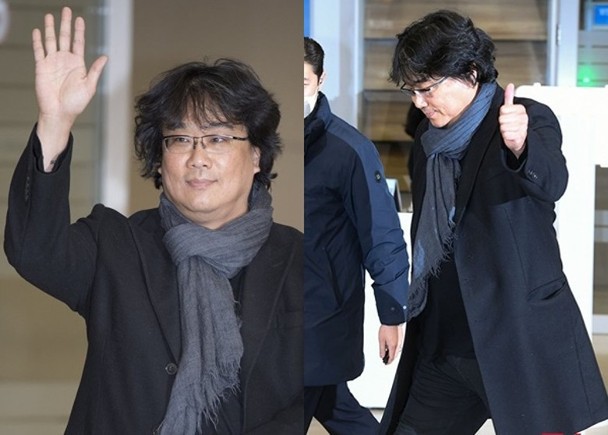 奉俊昊导演返回首尔仁川国际机场！他向接机记者分享喜悦，沿途竖起姆指