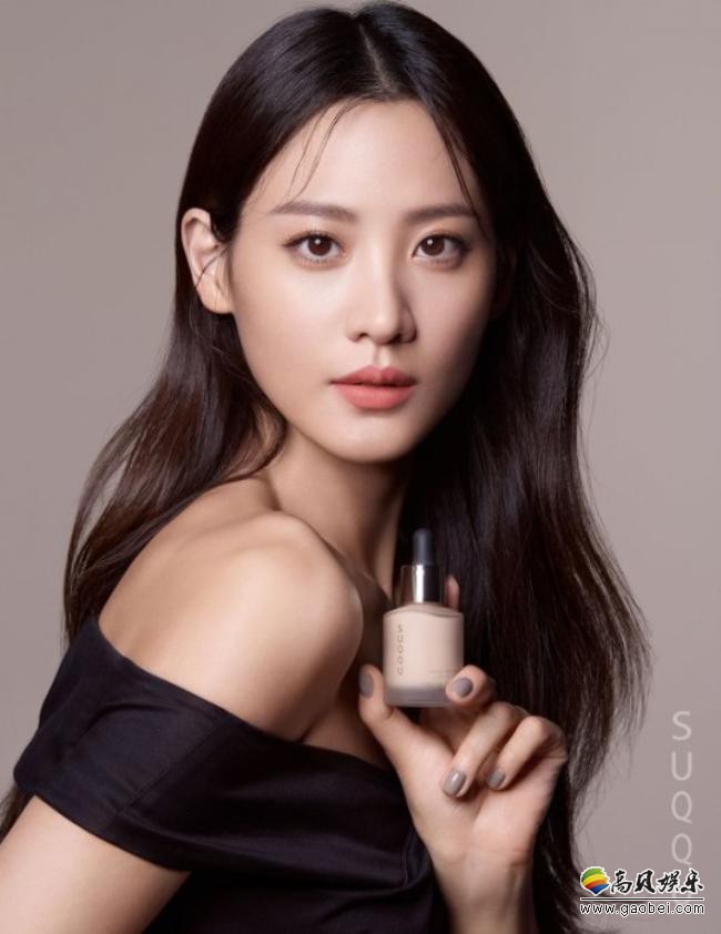韩国女艺人秀贤近日被某品牌选为新形象代言人拍摄该品牌的最新宣传照