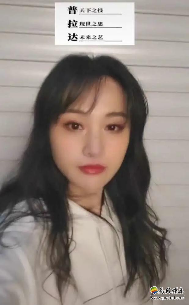 郑爽抖音营业晒出可爱视频视频中郑爽红唇浓妆精致的妆容更凸显五官