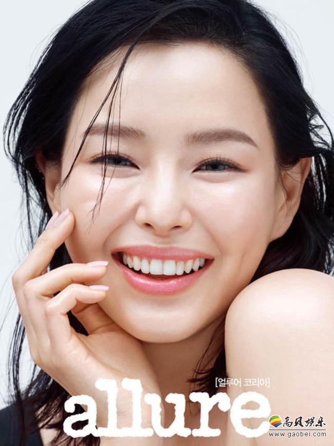 韩国女艺人李哈妮最新杂志写真曝光,沁人心扉甜蜜笑容