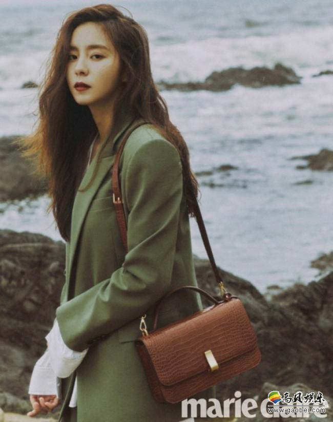 金宥真(uee)海边拍摄一组杂志写真,愈发成熟时尚御姐气质吸引粉丝眼球