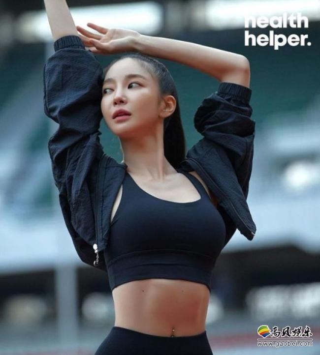 金尹智近日发布她为某品牌拍摄的宣传照，以其健美身材吸引广大粉丝目光