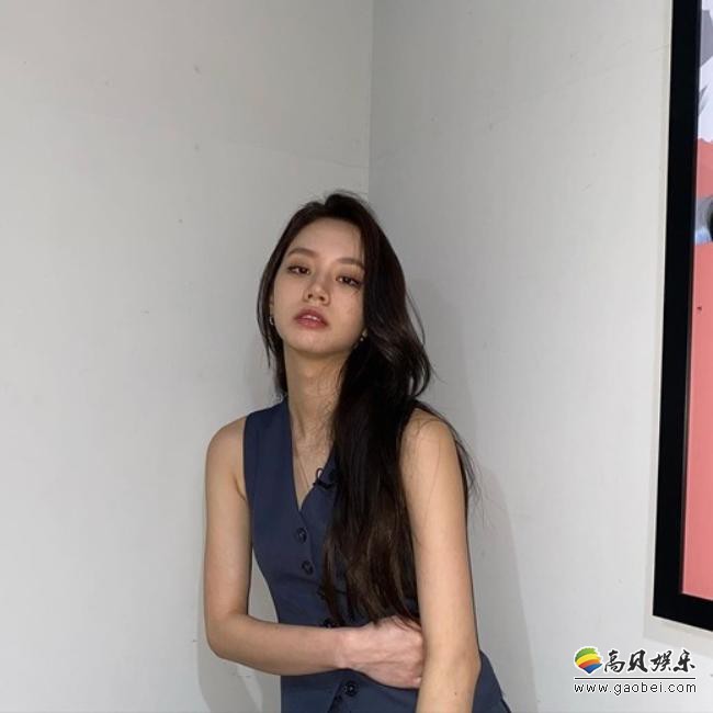 Girls Day李惠利近日在SNS发布一组近照，素颜模样吸引了广大粉丝的关注