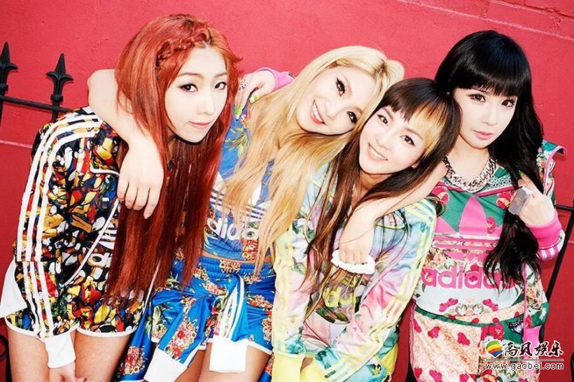 2ne1是在哪年正式出道?该团由几位成员组成?团队名称包含哪些意义?