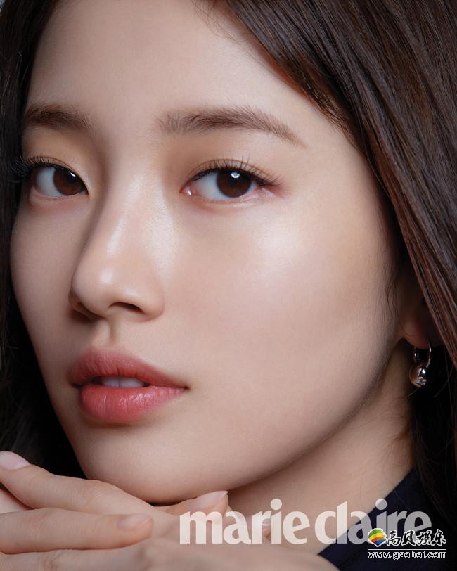 韩国女艺人秀智最近为某杂志最新一期拍摄了一组美妆写真照,依然是